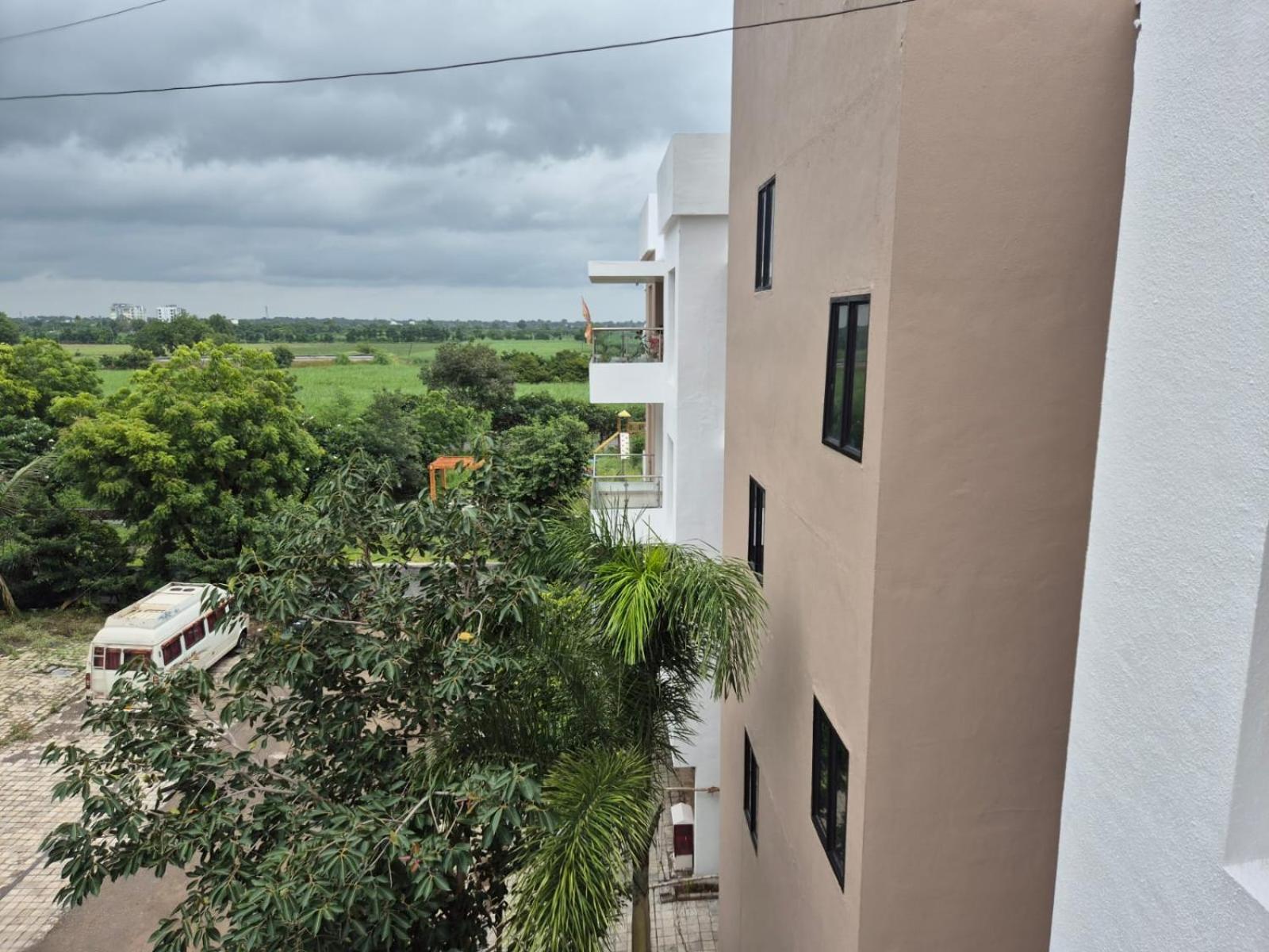 Saburi Apartments Shirdi Extérieur photo