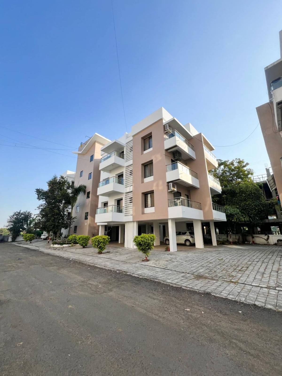 Saburi Apartments Shirdi Extérieur photo