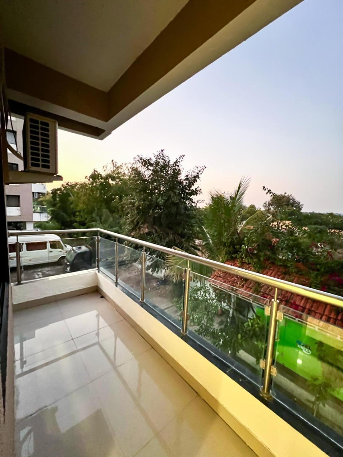 Saburi Apartments Shirdi Extérieur photo