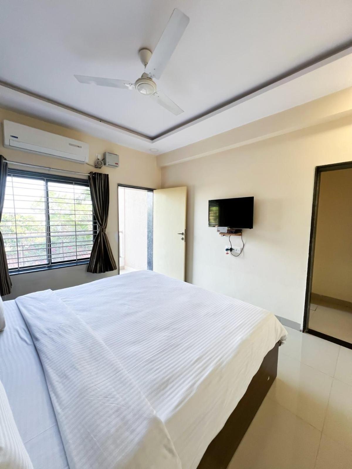 Saburi Apartments Shirdi Extérieur photo