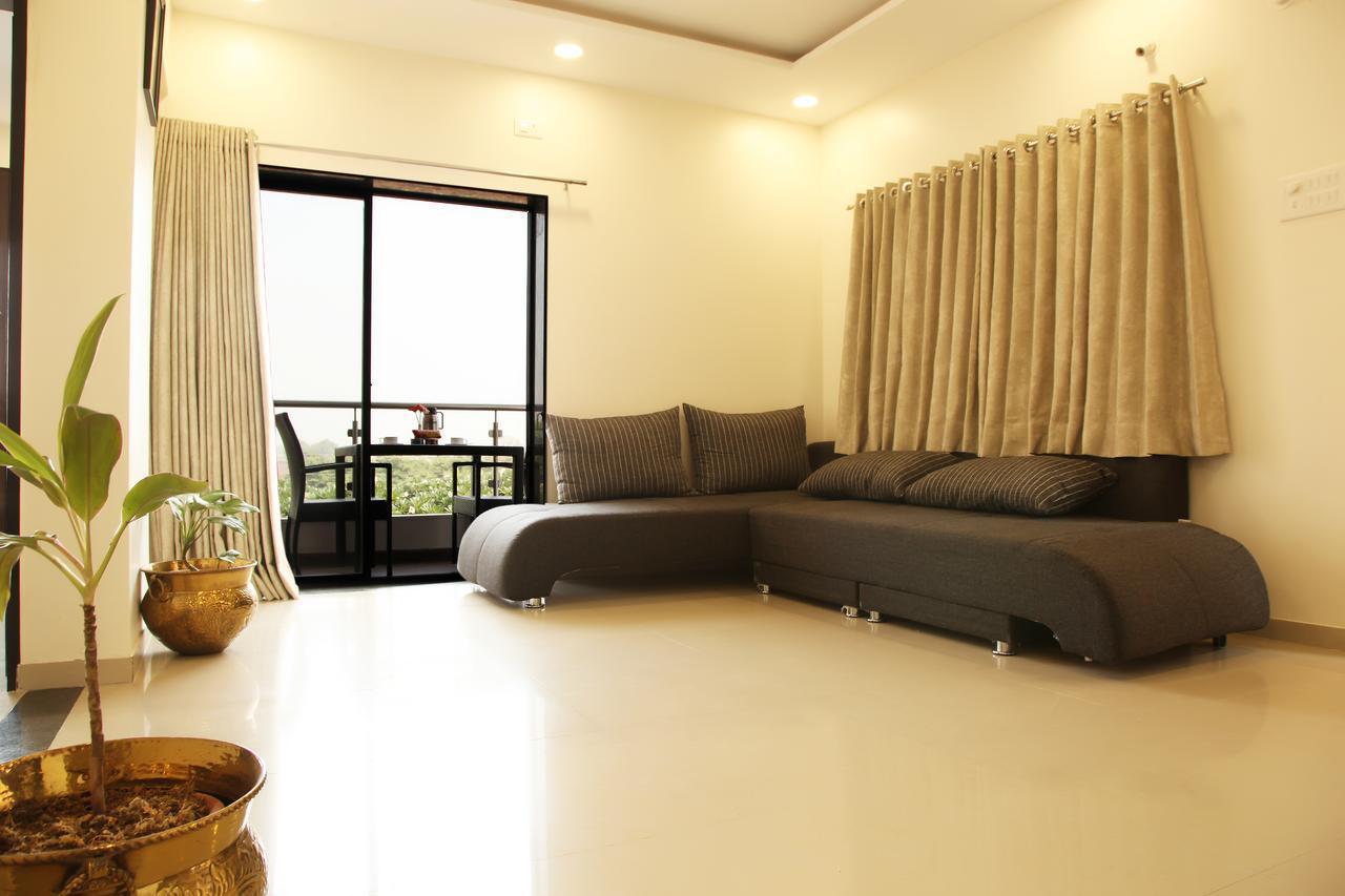 Saburi Apartments Shirdi Extérieur photo