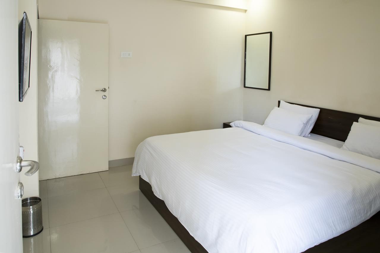 Saburi Apartments Shirdi Chambre photo